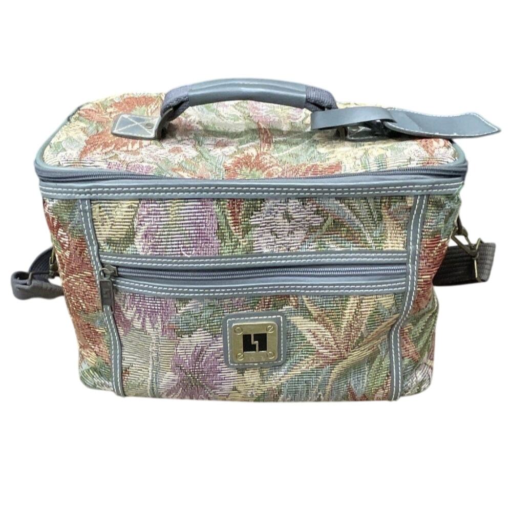 2 VINTAGE EUC  LEISURE LUGGAGE BLUE  TAPESTRY CARRYON BAG